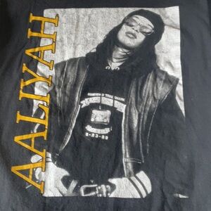 Aaliyah Black Graphic Tee - Short Sleeve vintage